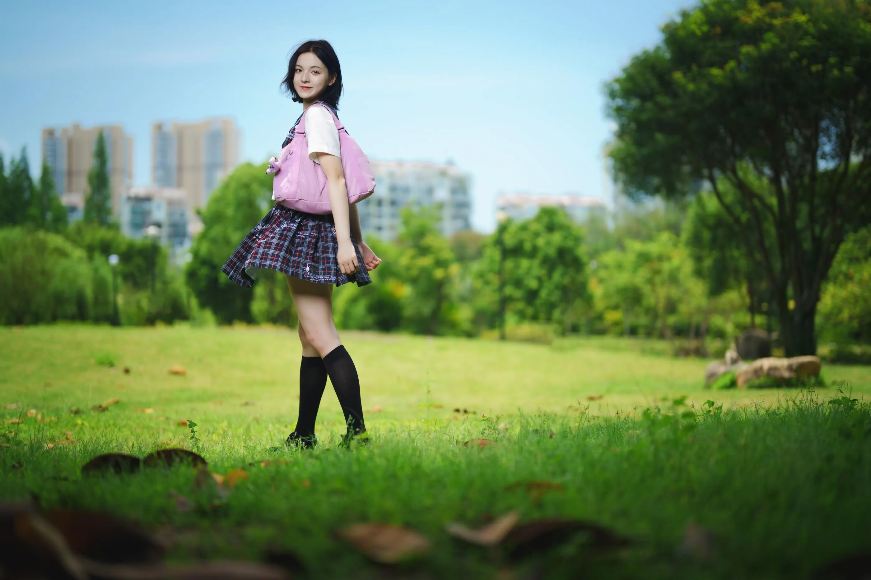 [YITUYU艺图语]2021.11.12 花田里的JK少女 dudu [51P]插图